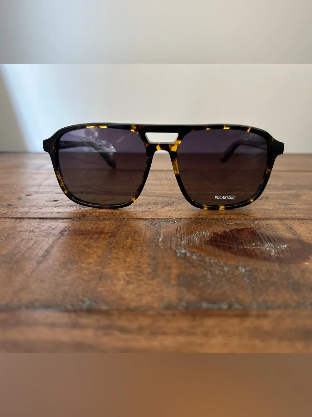 New Quay On The Fly Sunglasses w/Tortoiseshell Frame w/Smoke Polarized Lens&Case